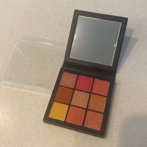 Huda Beauty Coral Obsessions Eyeshadow Palette. NWT